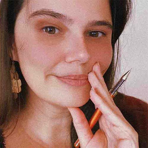 Das Bild zeigt die Lektorin Tanja Konrad.